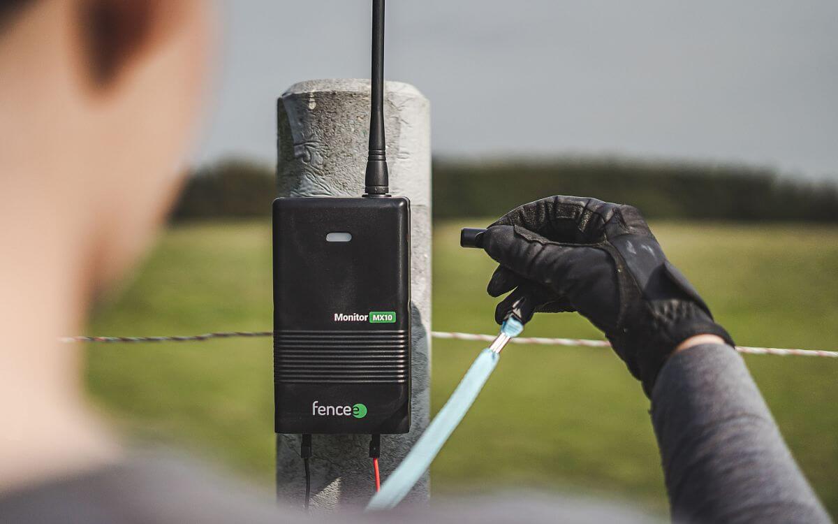Electric fence monitoring device Monitor MX10 installation options