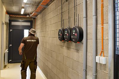 Jaguar background with three connected energizers EDX150